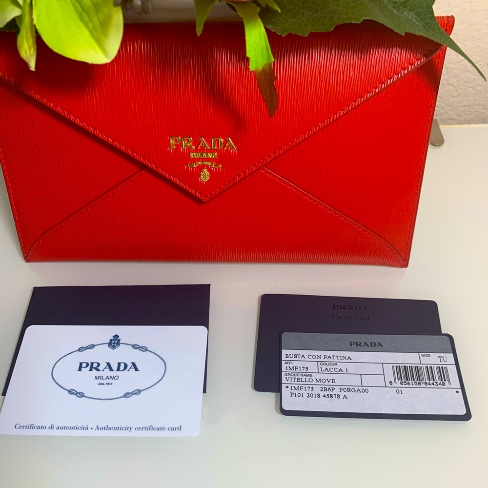 PRADA Vitello Move Flap Envelope Wallet Cl…